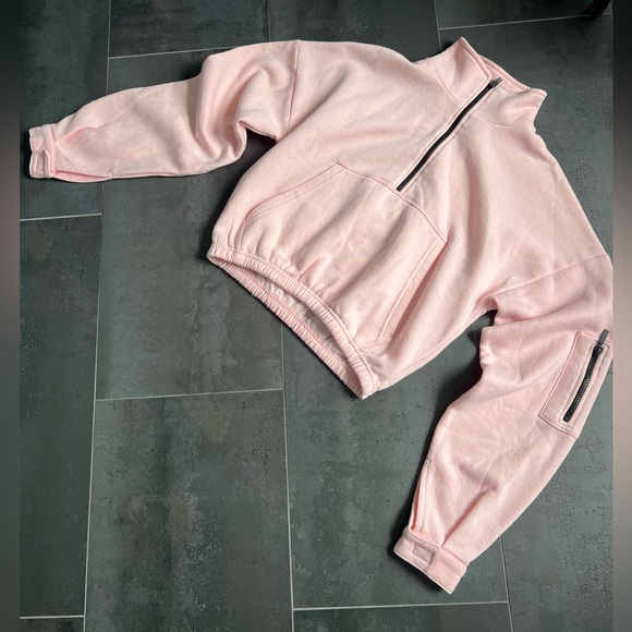 PrettyLittleThings Cropped Sweatshirt, Baby Pink, Size M - Picture 3 of 10